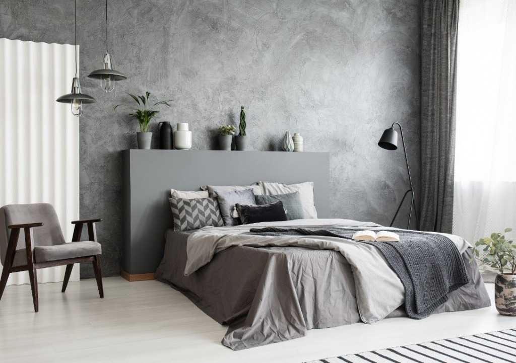 Warna cat kamar tidur menenangkan abu-abu memberi kesan klasik dan modern.