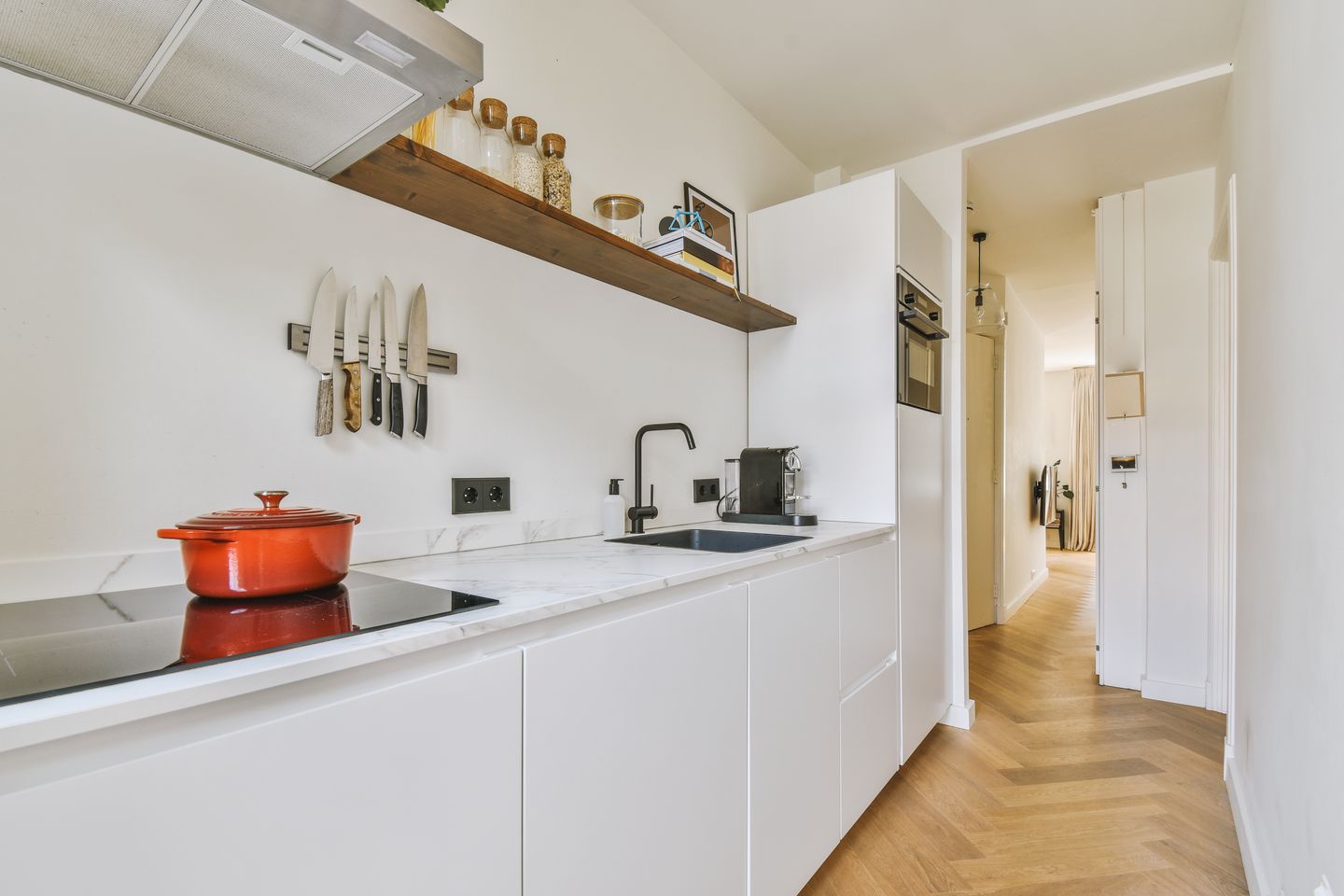 Membangun dapur minimalis bisa memaksimalkan ruangan yang kamu miliki.