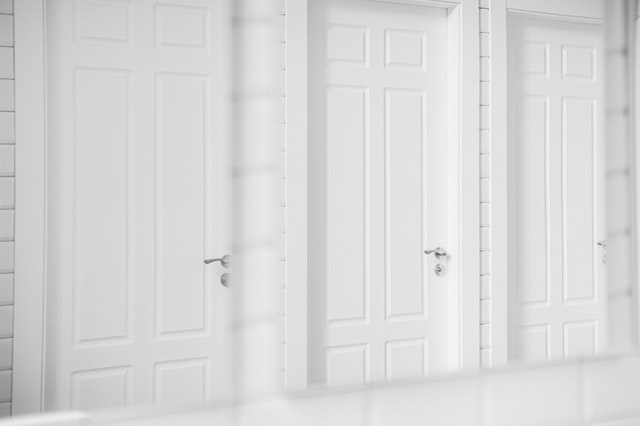 Pintu Rumah Minimalis Putih & Bahan Pintu yang Bisa Anda Pilih